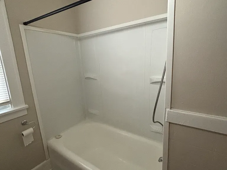 334 Van Buren Ave #3 — Photo 7