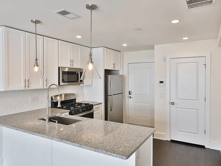 2602 Emerald St #3 — Photo 21