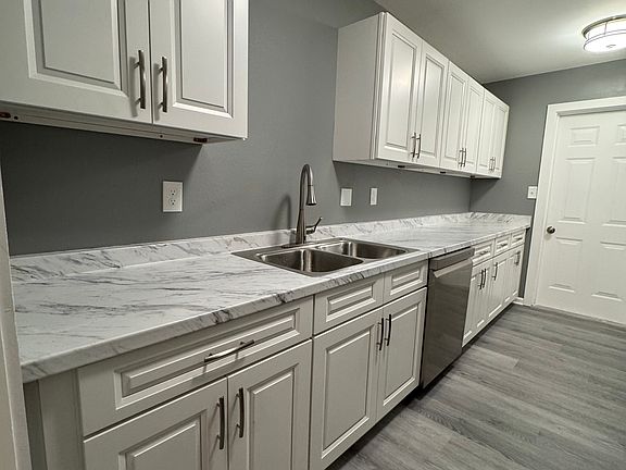 3rd image of 5064 Springwood Rd