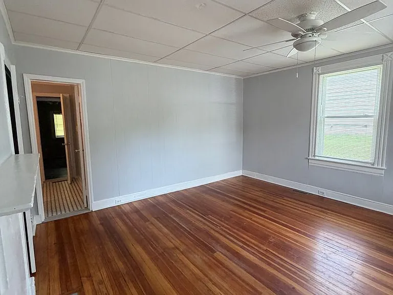 114 Schoolfield Dr — Photo 2