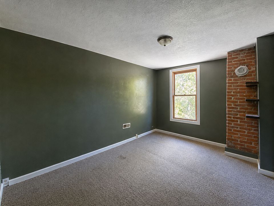 1st image of 410 W Columbia St #B