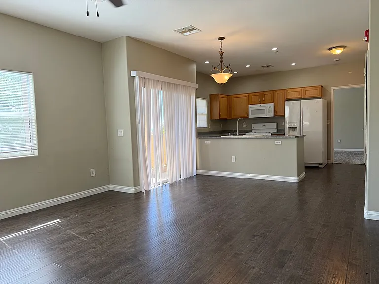 3910 Legend Hills St #201 — Photo 2