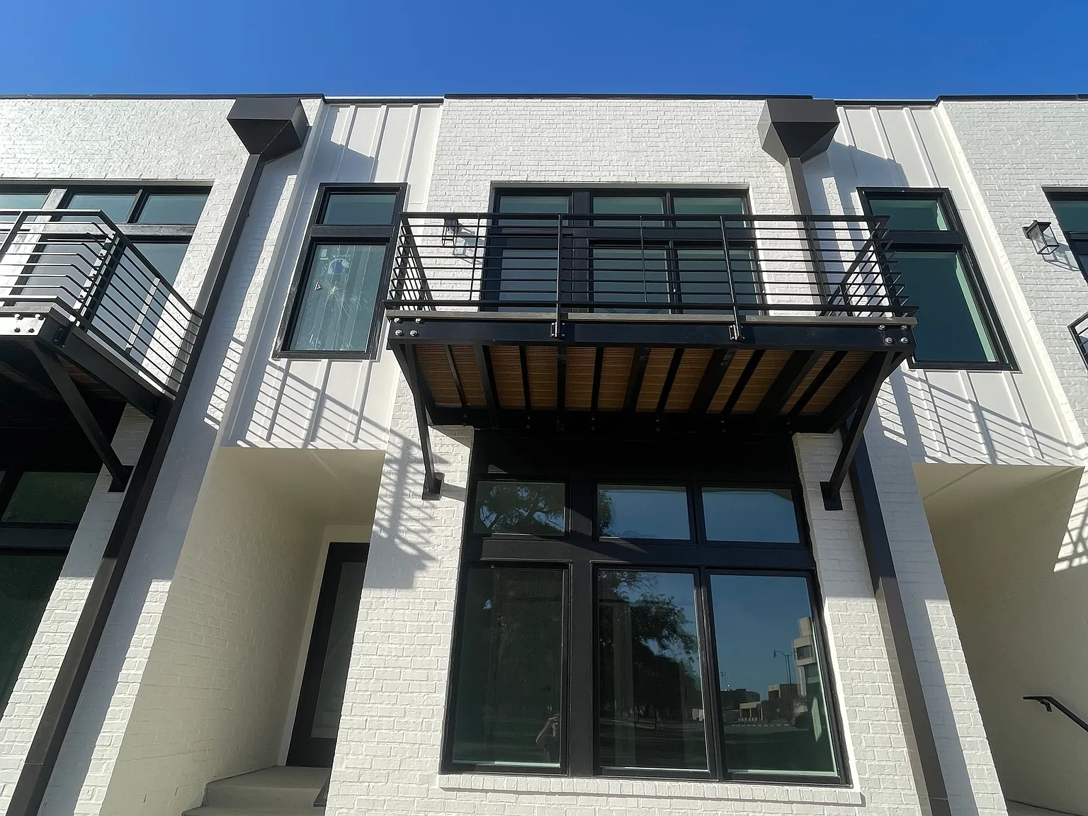 2 bed, 2.5 bath, 1619 sqft, $3,400 — Photo 2
