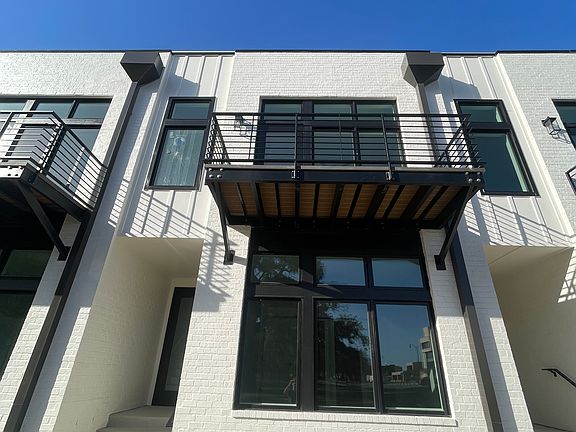 2nd image of 208 W Intendencia St