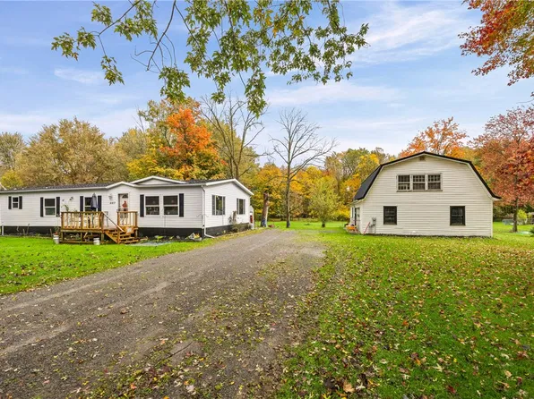 4417 Johnny Cake Ln, Albion, NY 14411