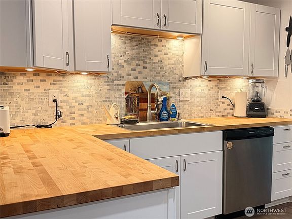 5th image of 915 19th Avenue