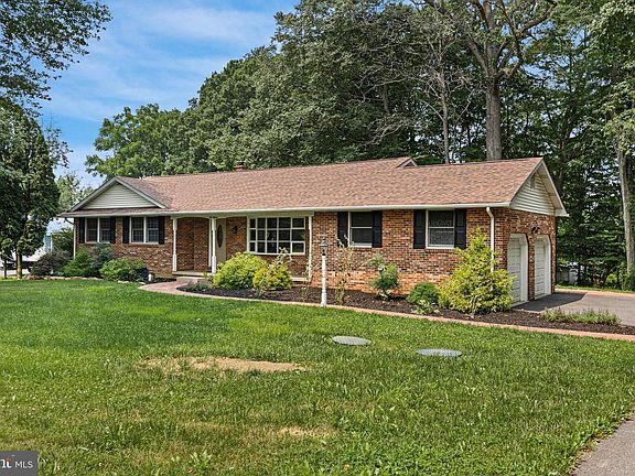 2nd image of 215 Calvert Rd
