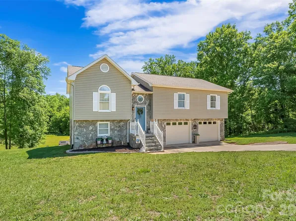 3104 Zion Church Rd, Hickory, NC 28602
