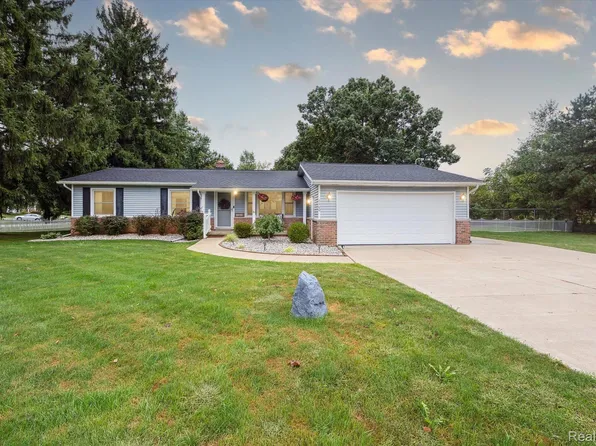 8400 Lee Rd, Brighton, MI 48116