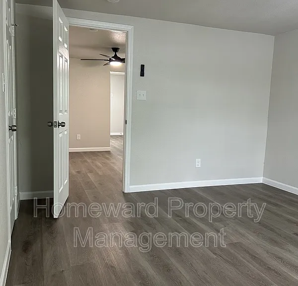 407 N Justin Ave #D — Photo 2