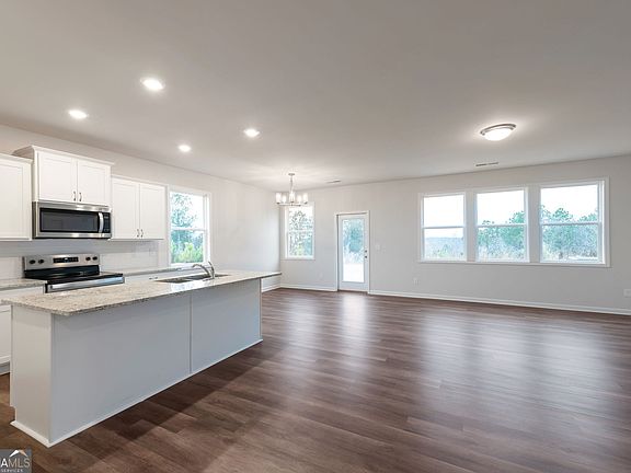 3rd image of 104 Windmill Ct