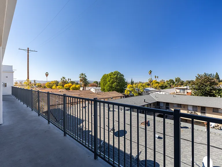 Chase St Apartments — Photo 14