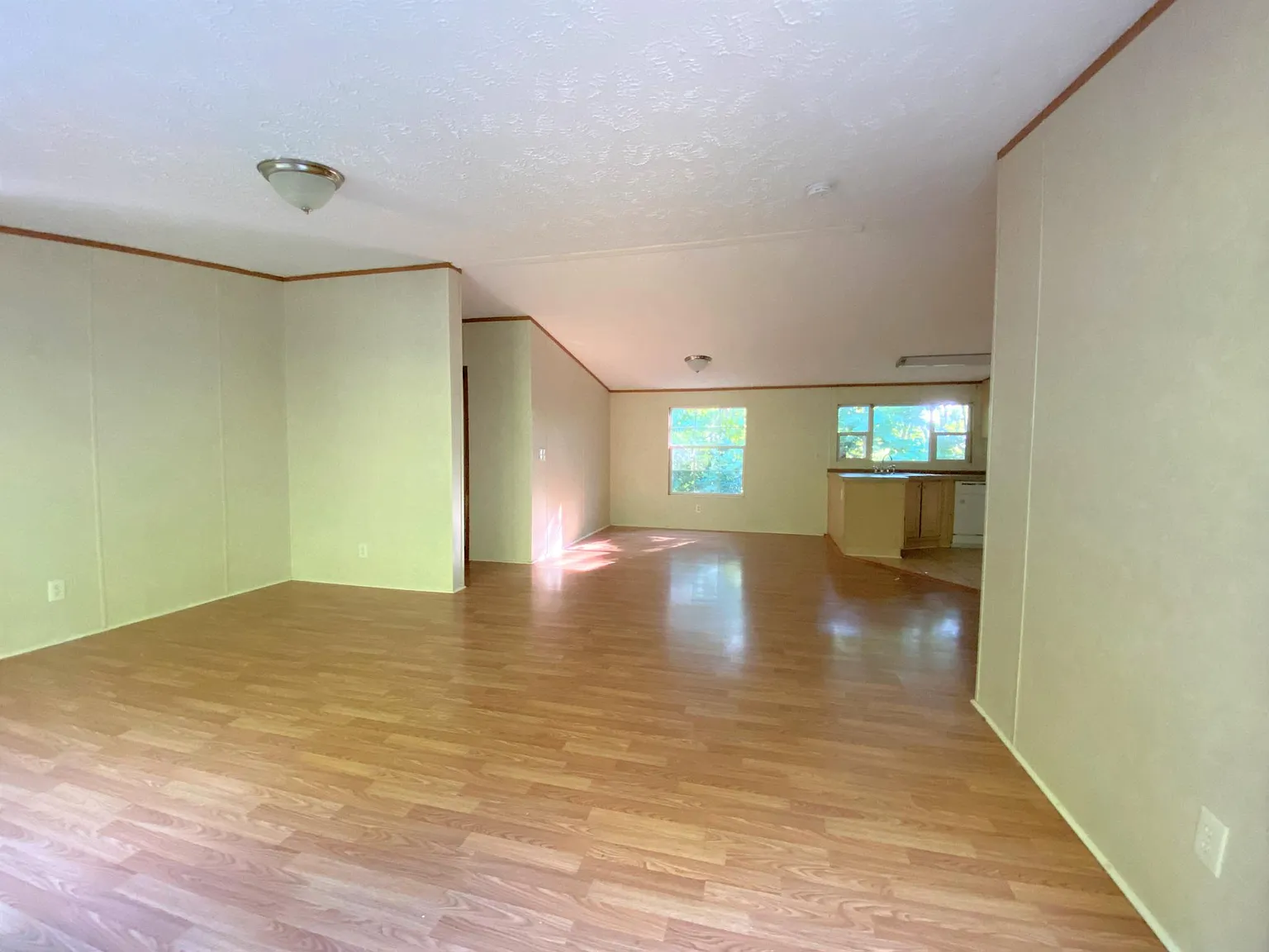 3 bed, 1512 sqft, $1,995 — Photo 3