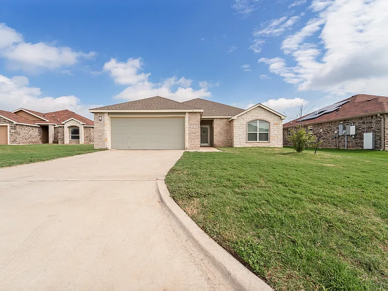 724 Liberty Valley Dr — Photo 1