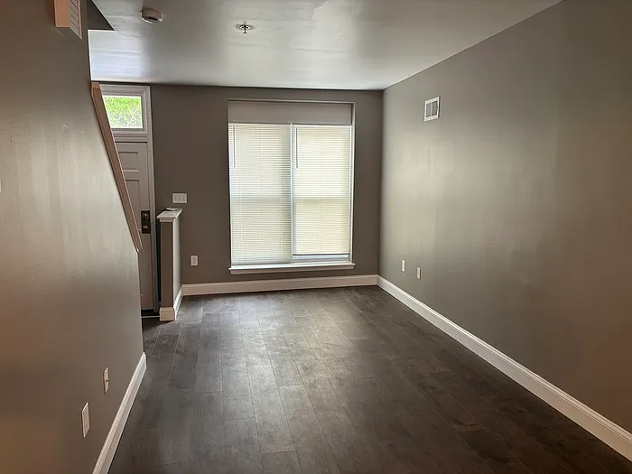 2 bed, 1.5 bath, $1,900 — Photo 2