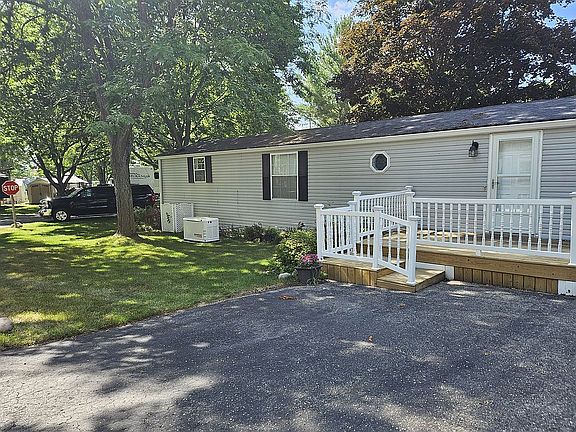 Driveway/street view