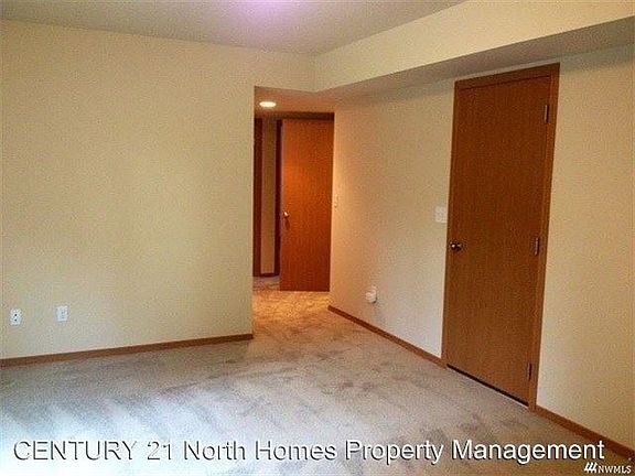 5th image of 7832 32nd St NE