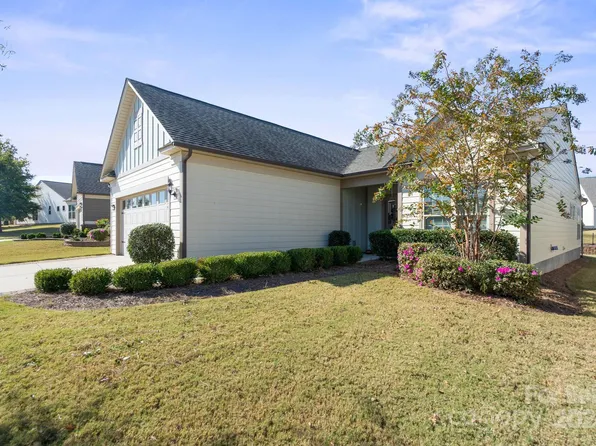 233 Grovefield Dr, Fort Mill, SC 29715