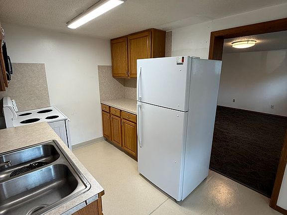 3rd image of 1001 Elm Ave #1