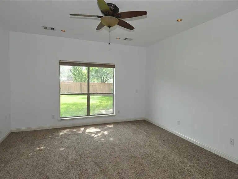 3323 Pine Needle Cir — Photo 18