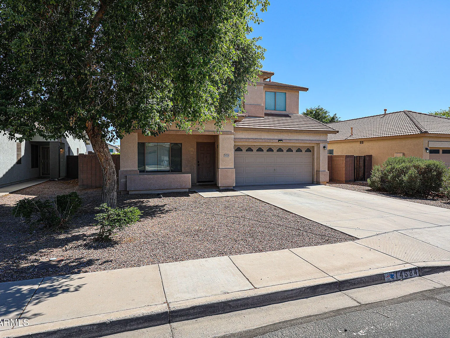 4 bed, 2.5 bath, 2114 sqft, $1,995 — Photo 2