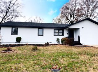 128 W Summit St, Aurora, MO 65605