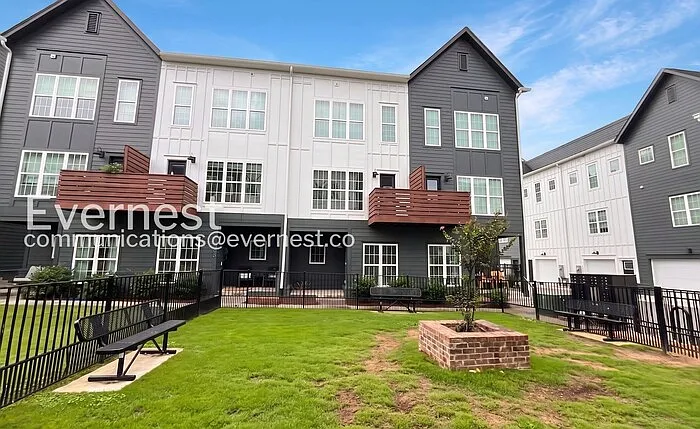 1484 Chatt City Way — Photo 1