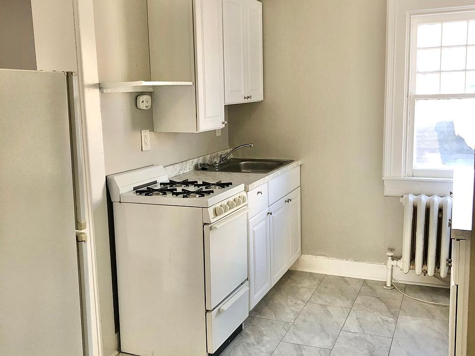 1st image of 434 Glen St #9A