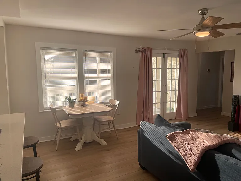 221 S Hale Ave #B — Photo 3