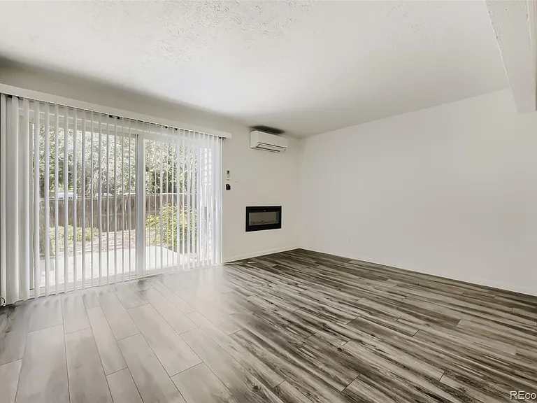 1190 Poplar Ave — Photo 6