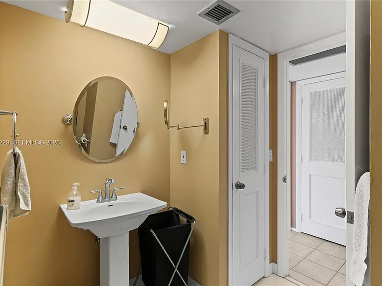 4020 Galt Ocean Dr #203 — Photo 36