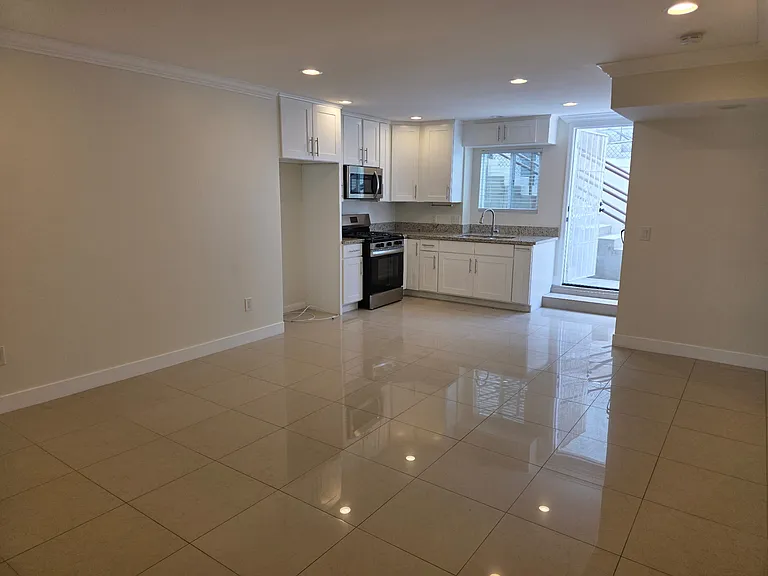 551 Pitta St — Photo 11
