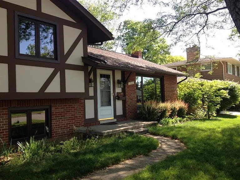 716 Lans Way photo 1
