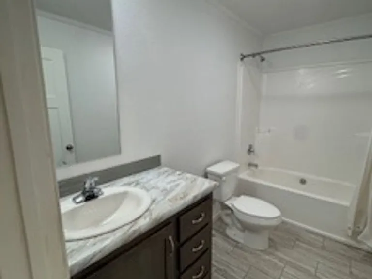 204 Onandaga Ave — Photo 21