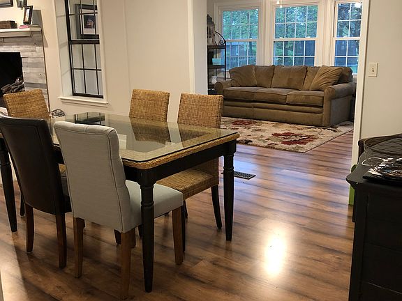 Dining room/open floor plan 
