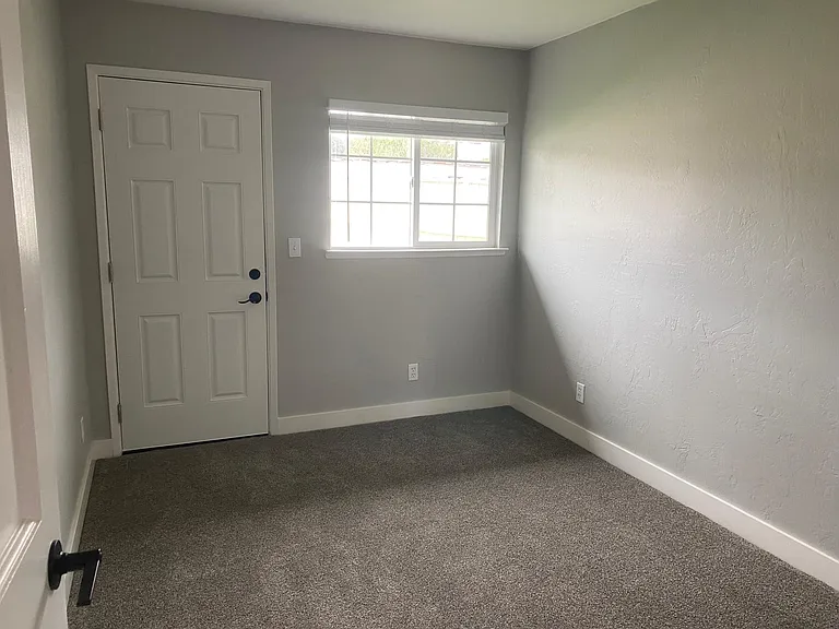 3164 Mission Dr — Photo 4