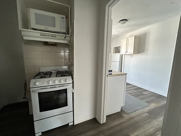 377 N 7th St #3 — Photo 6