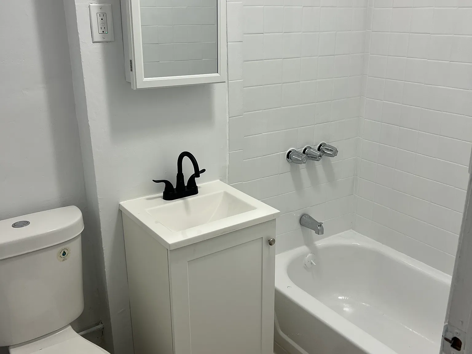 Elmwood Court — Photo 4