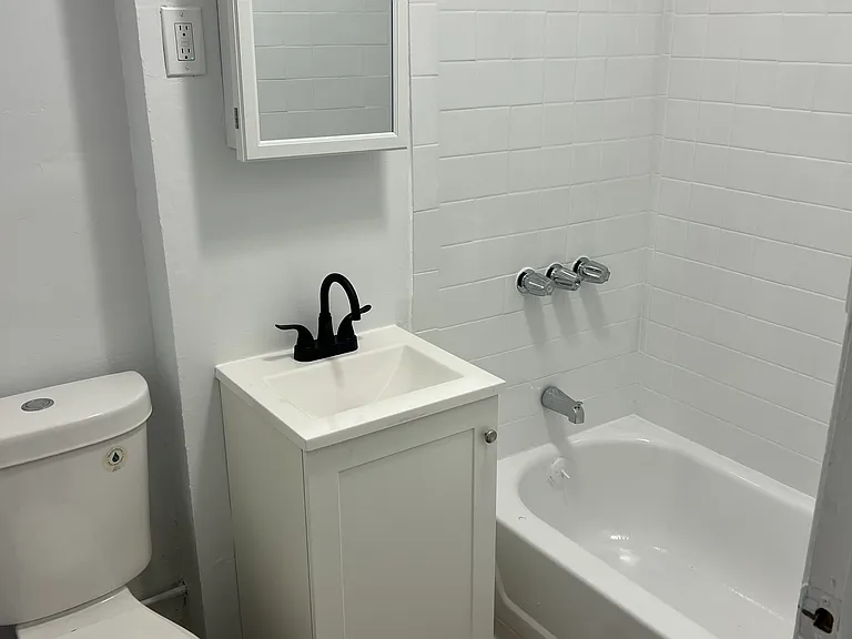 Elmwood Court — Photo 4