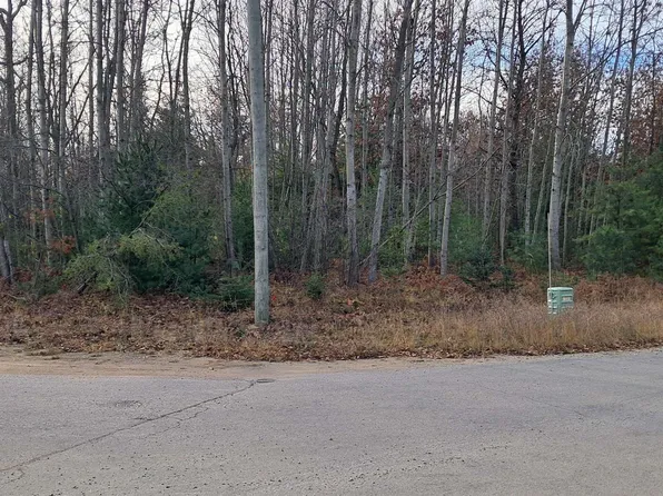 62 Wintergreen Cir, Gladstone, MI 49837