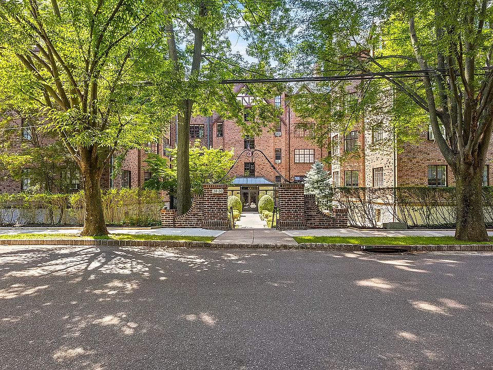 3830 Douglaston Pkwy Little Neck NY Zillow