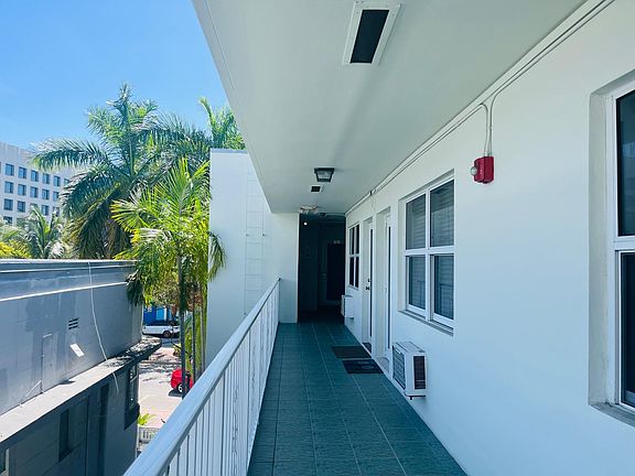 4th image of 524 Washington Ave APT 302