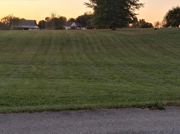 695 Aubrie Blvd, Flemingsburg, KY 41041