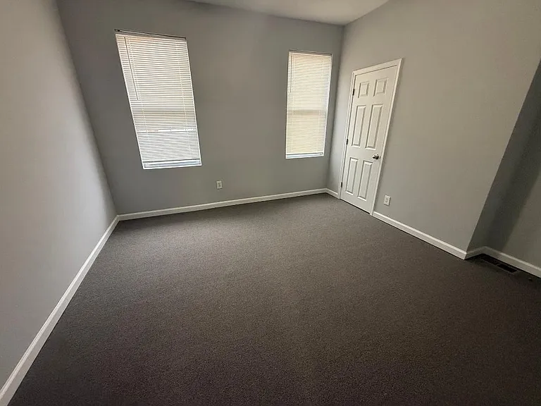 1324 W Victoria St — Photo 5
