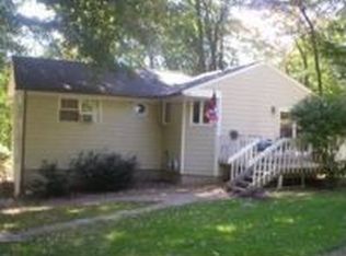 10 Farrell Rd, Newtown, CT 06470