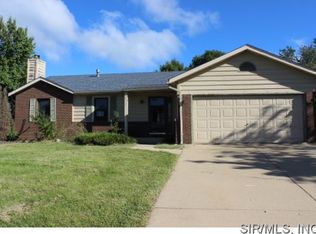 828 Andra Dr, Maryville, IL