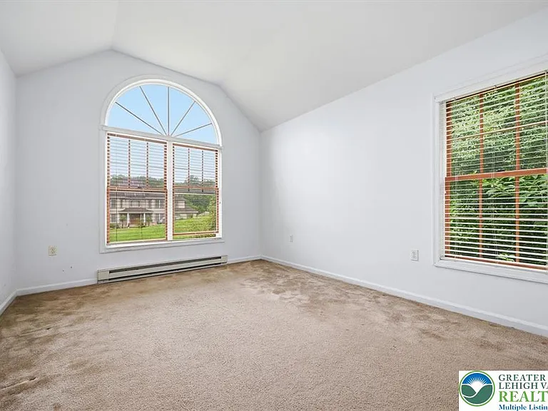 86 Northpark Dr E — Photo 36