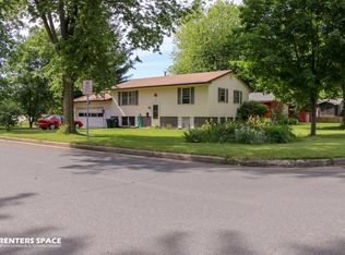 903 W Pine St, River Falls, WI 54022