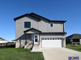 5806 S 94th St, Lincoln, NE 68526