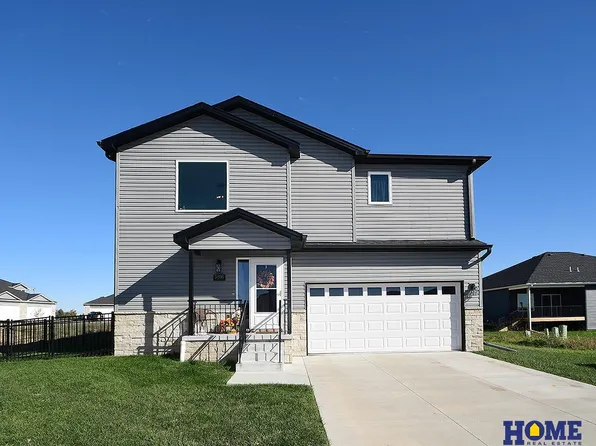 5806 S 94th St, Lincoln, NE 68526